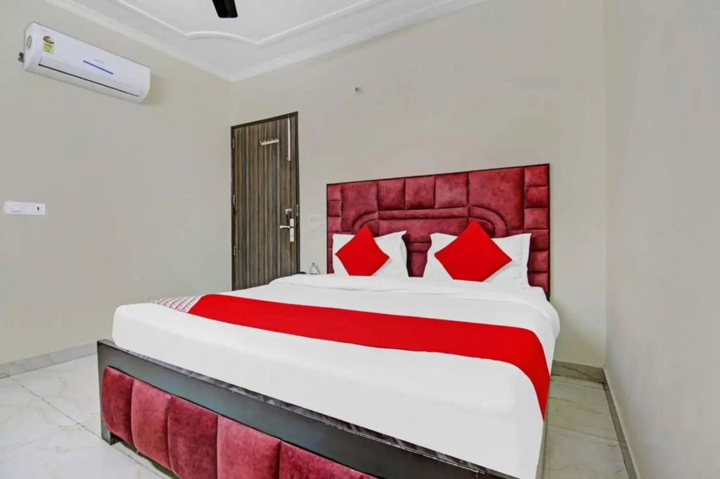 OYO Flagship IAE522 Hotel Cozzy Homes Stay