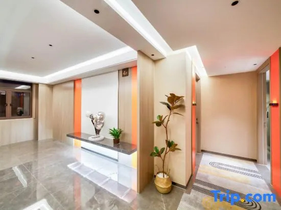 Three Cats Hotel (Guangsha Construction College)