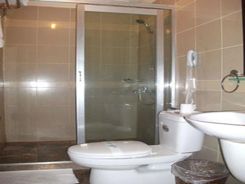 Y Van Hotel
