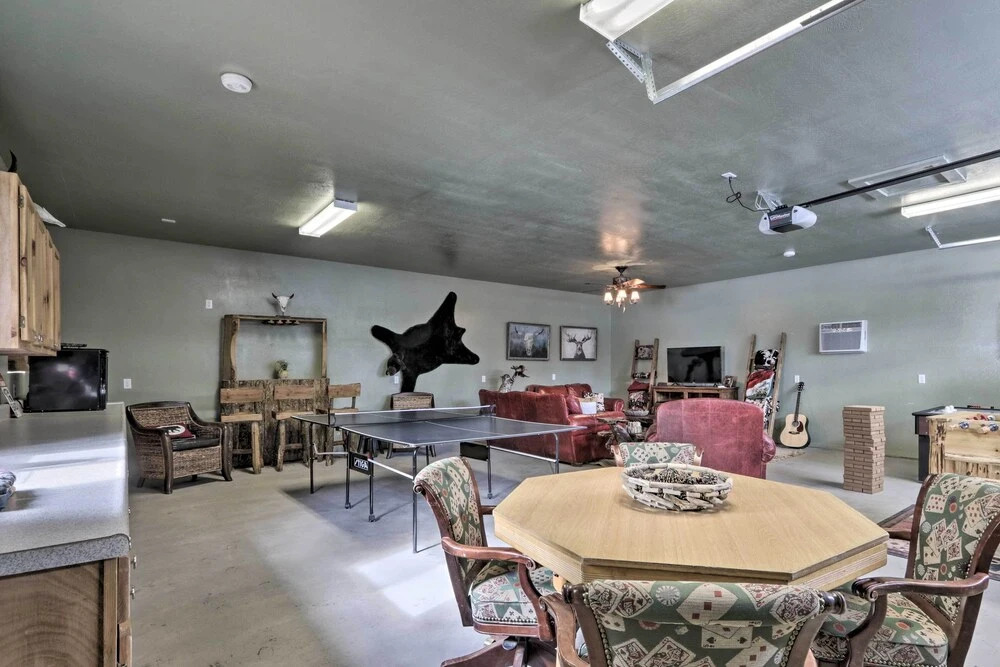 Fire Pit + Game Room: Heber-overgaard Cabin!