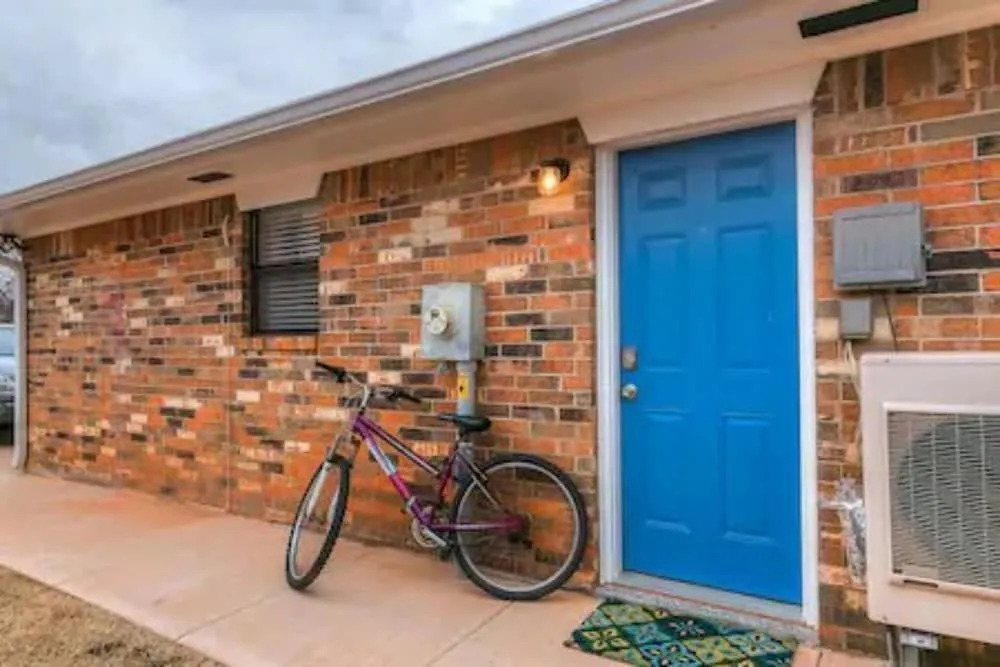 Garage Studio near OUSHC Hospital