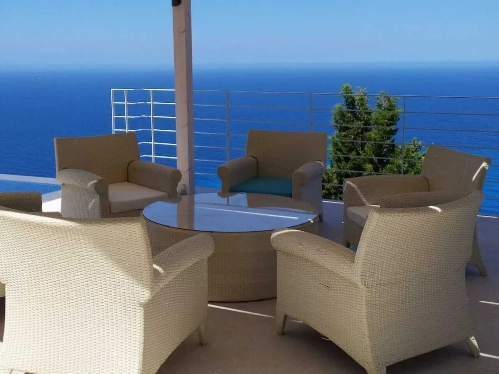 Okeanos Vine Luxury Villa