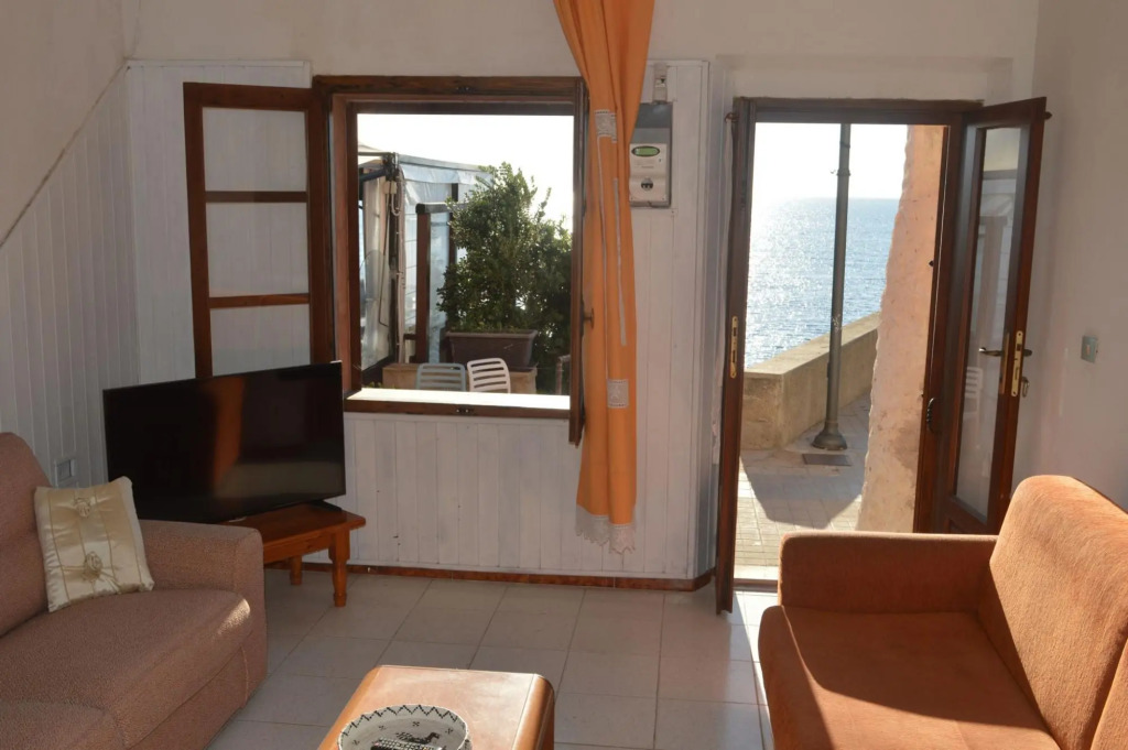 Apartment sea front at 20 meters from the river of the sea-Casa S'archittu