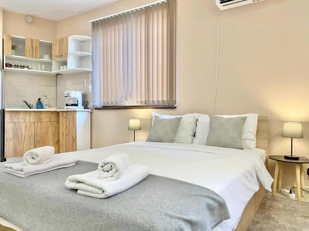 Studio for 4 Guests Next to Mall & Free Parking