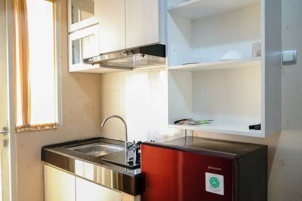 Minimalist and Comfy Studio Green Lake View Apartment