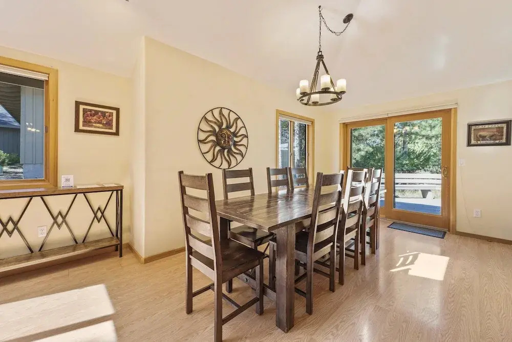 Charming Hot Tub Home Near Sharc