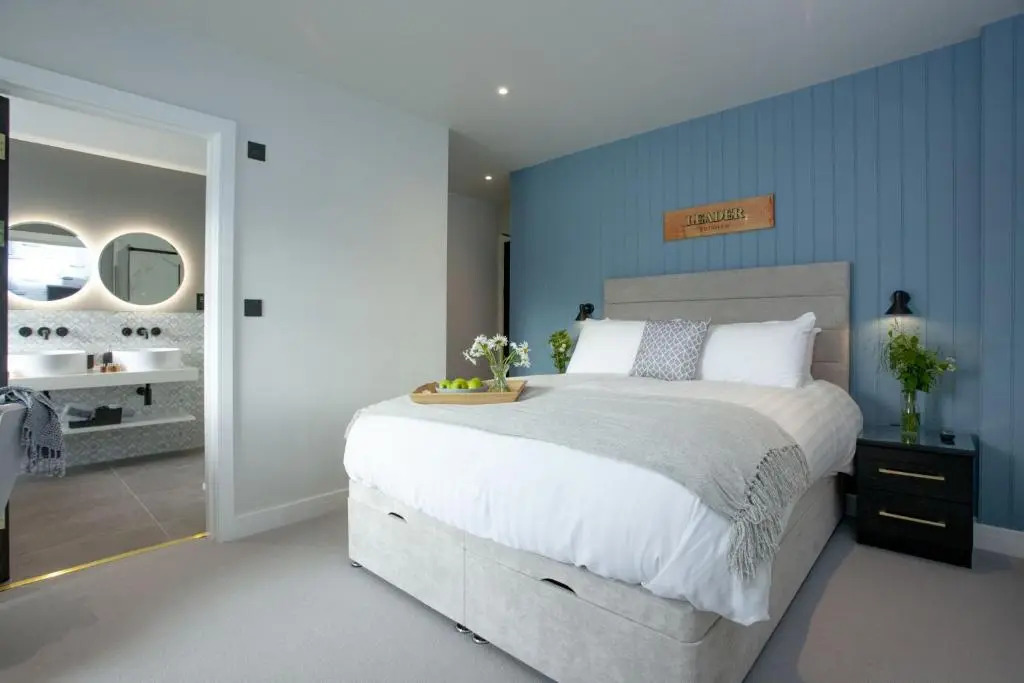 Leader Suite