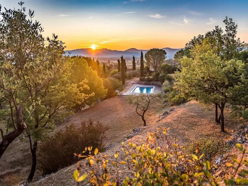 Sunlit Villa in Banne