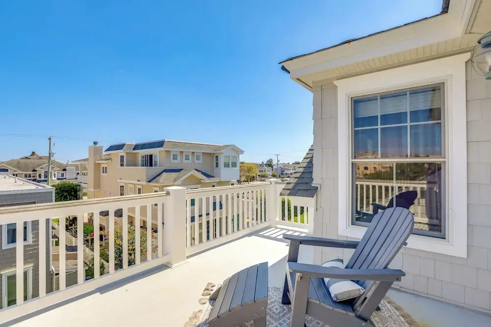 Spacious Avalon Beach House - 2 Blocks to Water!