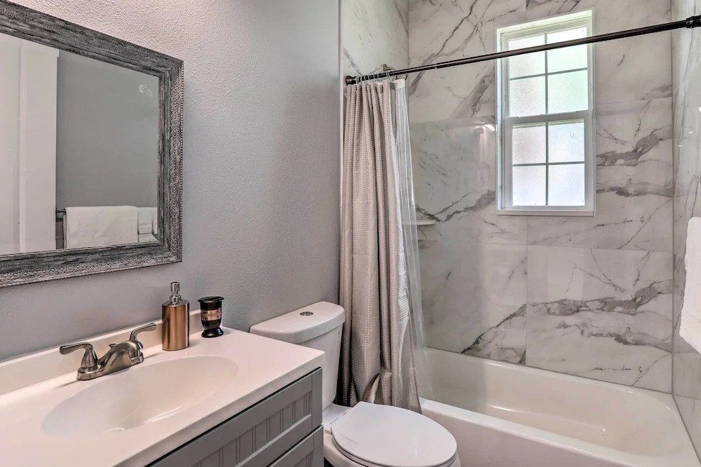 St Pete Escape w/ Patio & Yard: 6 Mi to Beach