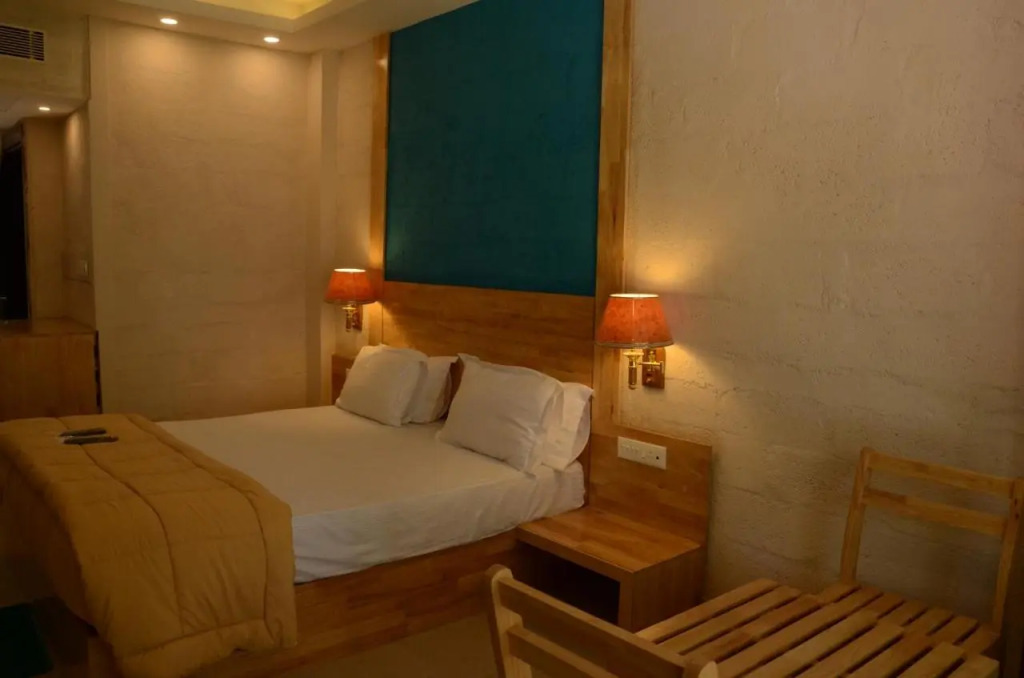 Coconhuts Beach Resort
