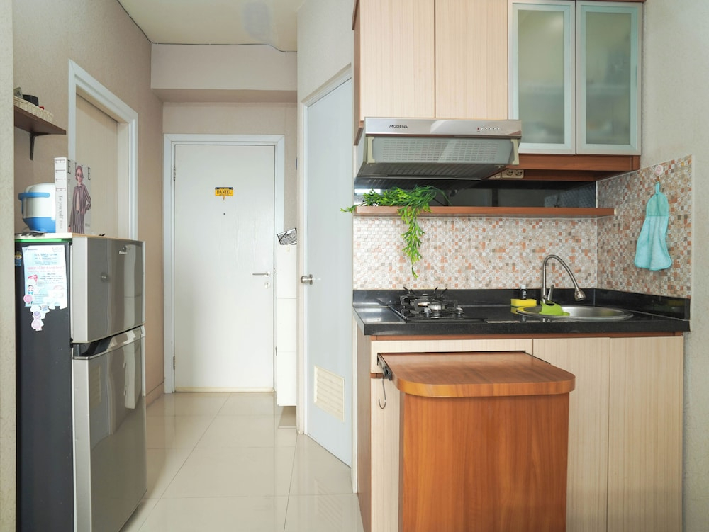 Homelike And Neat 2Br At Apartment Green Pramuka City