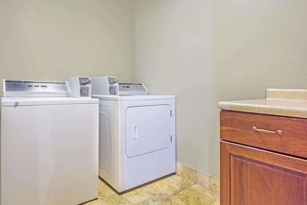 Holiday Inn Hotel And Suites