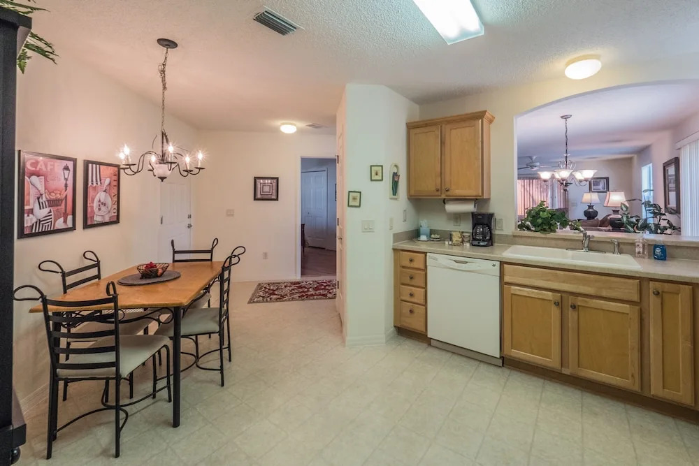 Estill Avenue 1240 by White Pelican VR