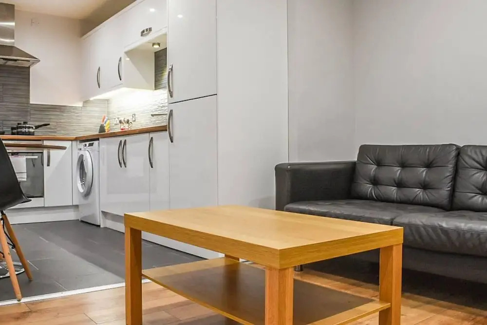 Modern and Bright 1 Bedroom Apartment
