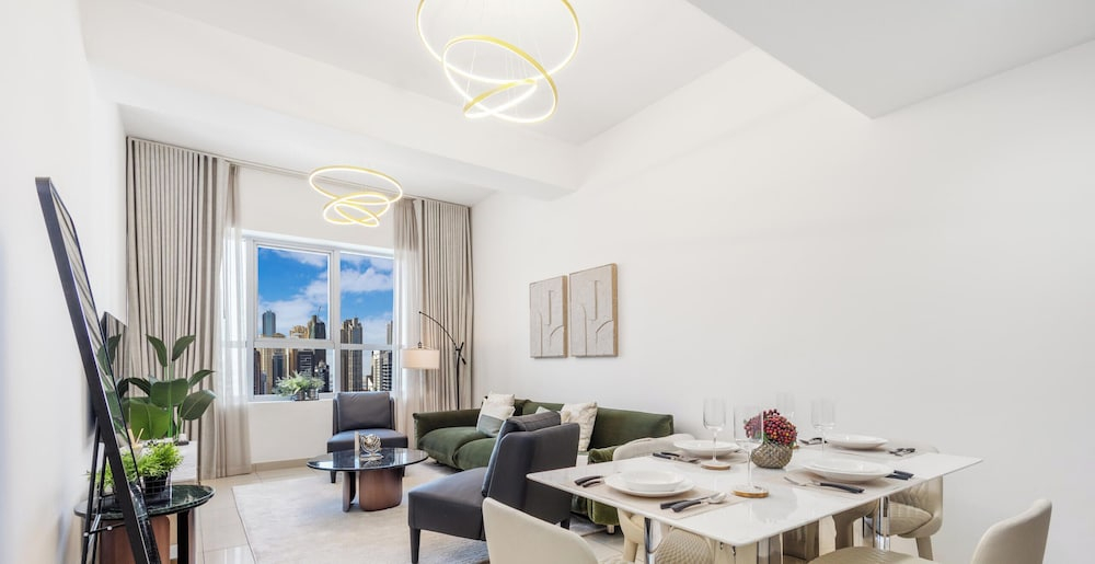 LUX The Armada Suite JLT