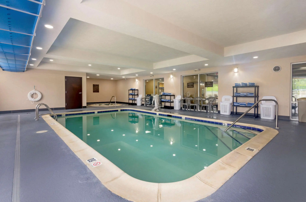 Comfort Inn & Suites Hillsville I-77