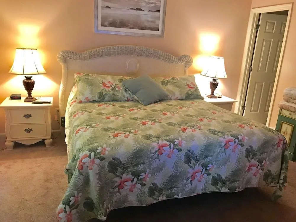 Tidewater Condo 1221-3 by RedAwning