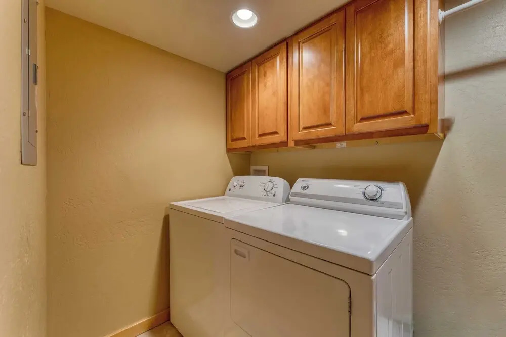 Ember by Avantstay Majestic Entertainers Home w/ Pine Tree Views & Close to Meek's Bay