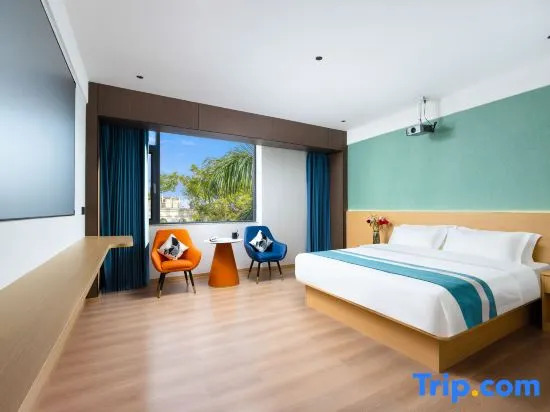 Jifeng Holiday Hotel (Ruili Fortune Plaza)