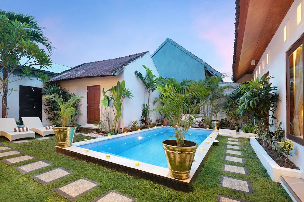 Monaco Complex Four Villas