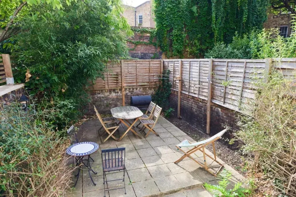 The Myddelton Square Garden Den - Tempting 2bdr Flat With Garden