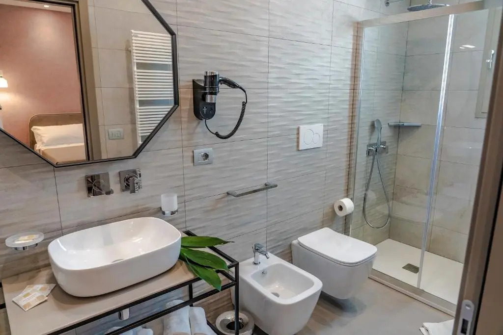 10 Catalani Rooms