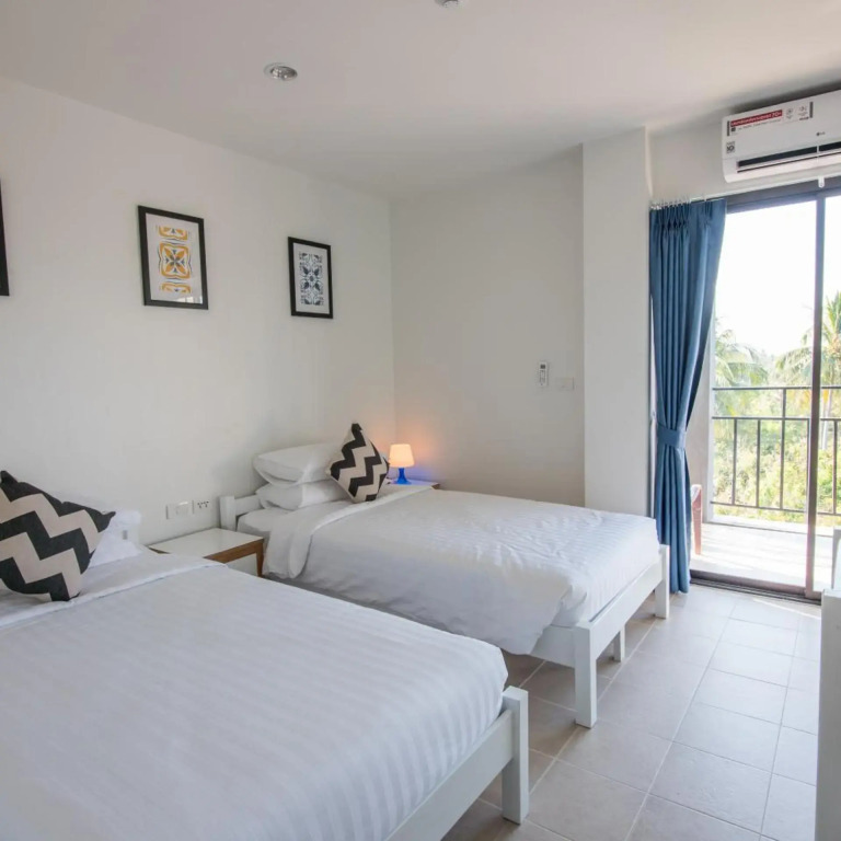 Maikhao Hotel, Phuket