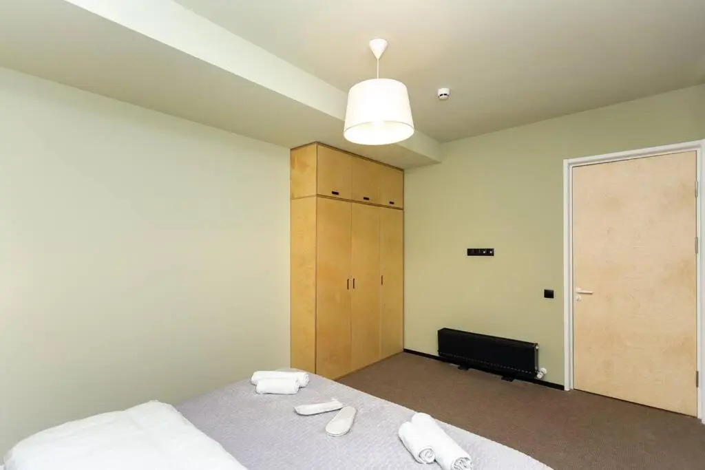 2BR apt with a furnished balcony 2 min to Kokhta