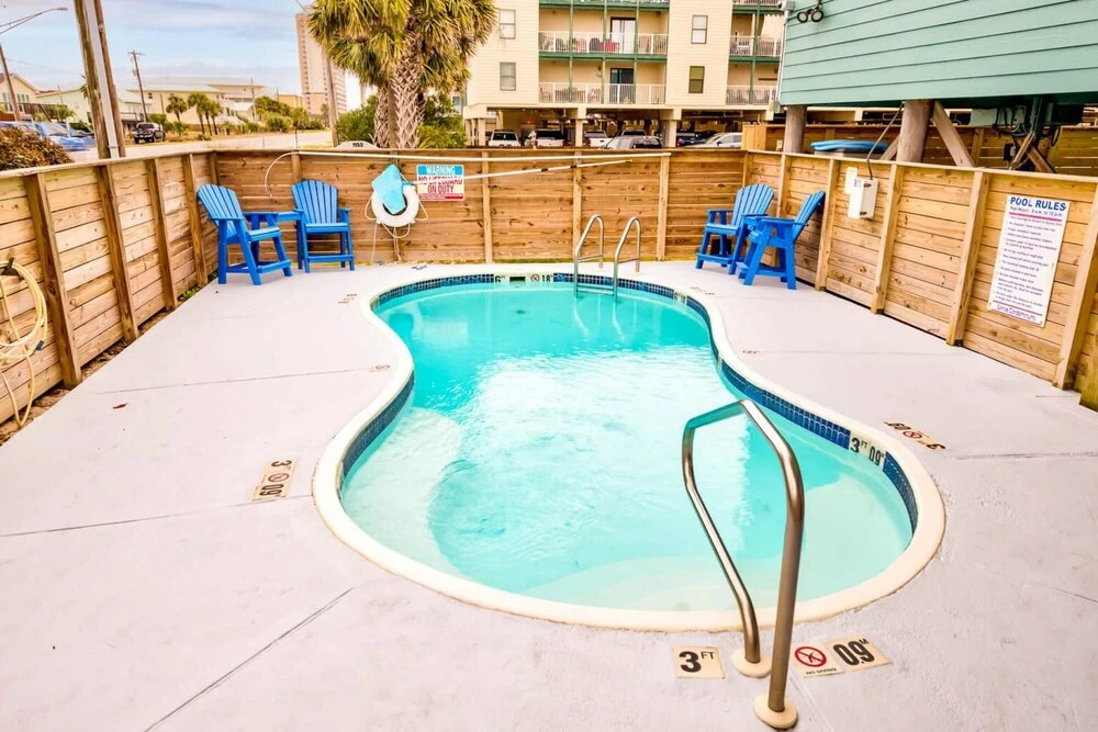 Fantastic Condo in Gulf Shores Directly on the Beach With Pool Covered Parking