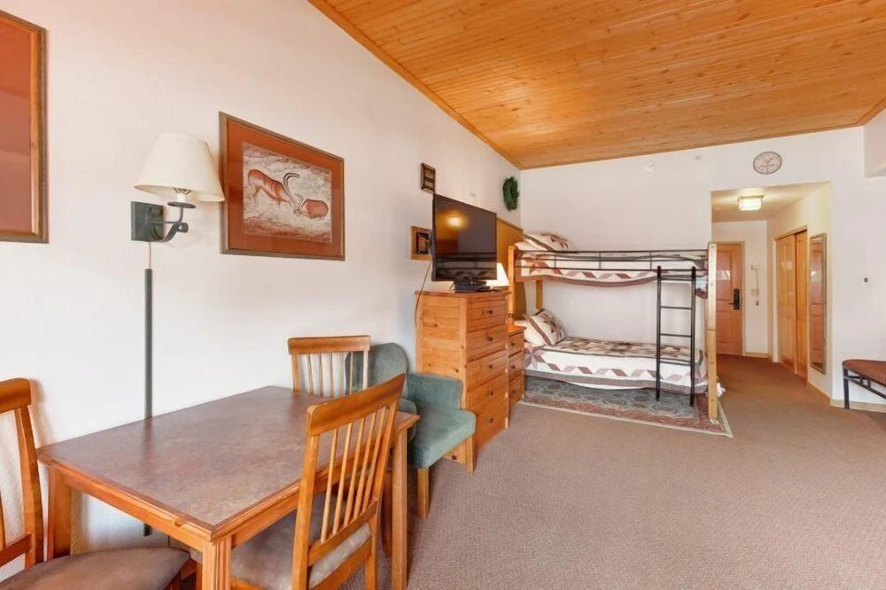 Studio Colorado Vacation Rental Located Near River Run Village With Hot Tub And Pool Access