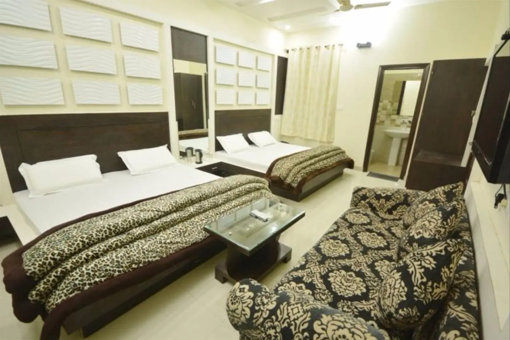 Capital O 9235 Hotel Nayyar