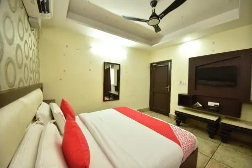 Hotel Jhankar by OYO Rooms