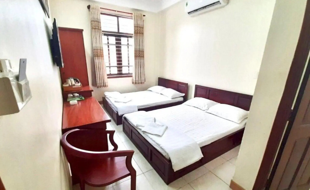 RedDoorz Phuong Nam Hotel near Nga Tu Binh Thai