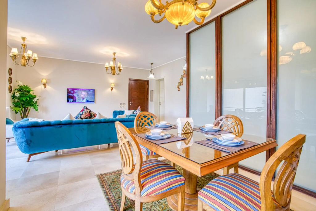 Luxurious 1 BR Apartment near Point 90 Mall✯