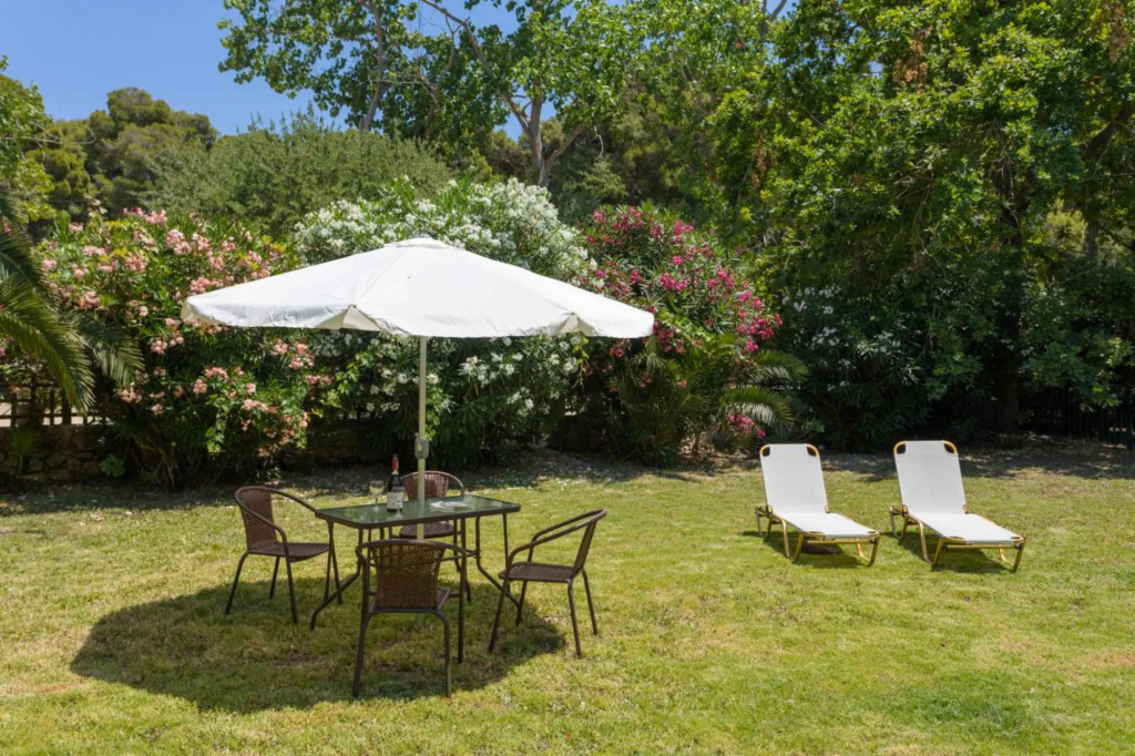 Jiannis Villa - Stone Villa in the Greenery