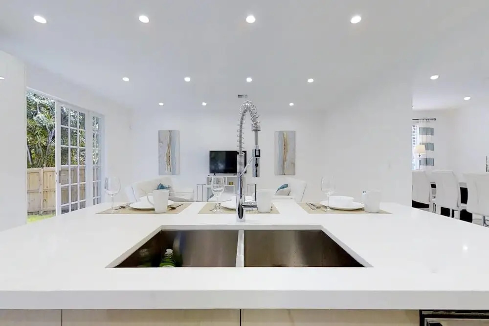 Beautiful Hollywood Beach 4 BR Home W Heated Pool