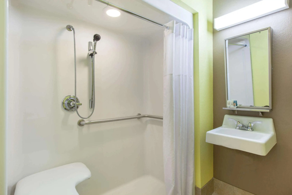 Microtel Inn & Suites by Wyndham Spring Hill/Weeki Wachee
