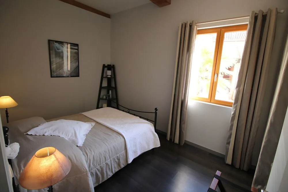 Mas Du Domaine De Montcalm B And B And Gites