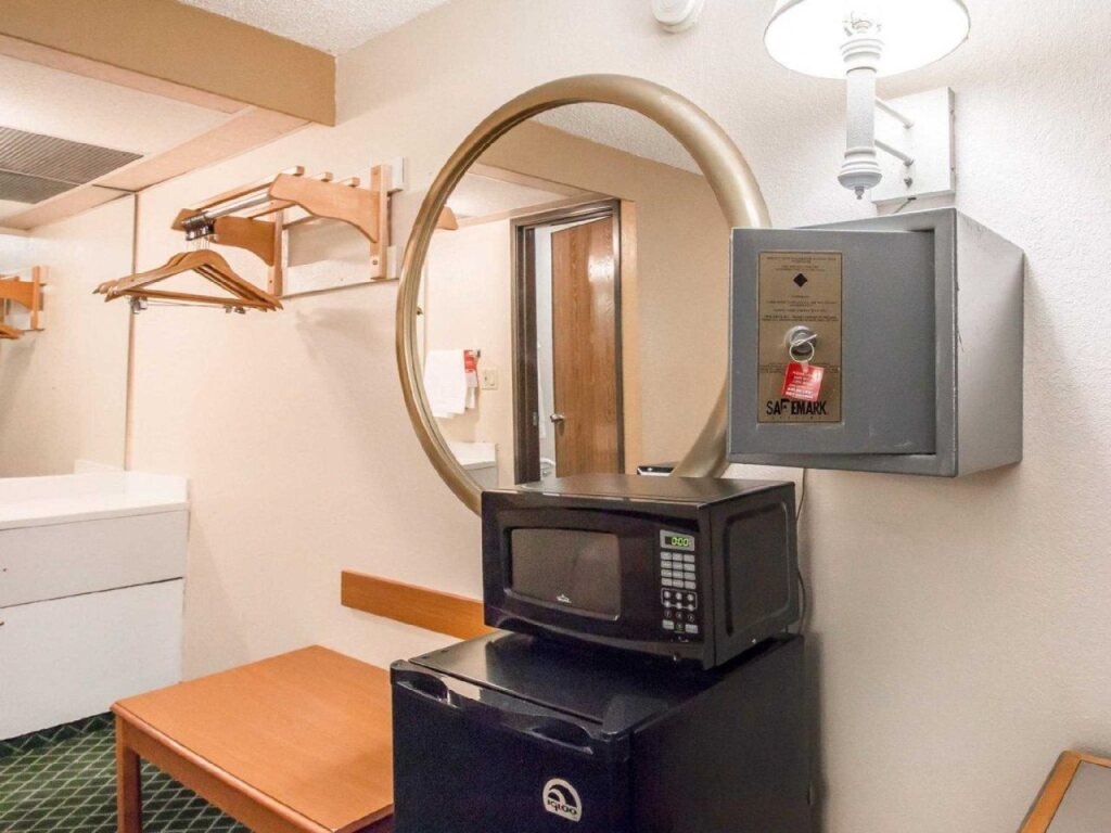 Econo Lodge Pooler - Savannah I-95