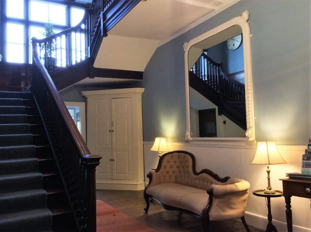 Aberllynfi House