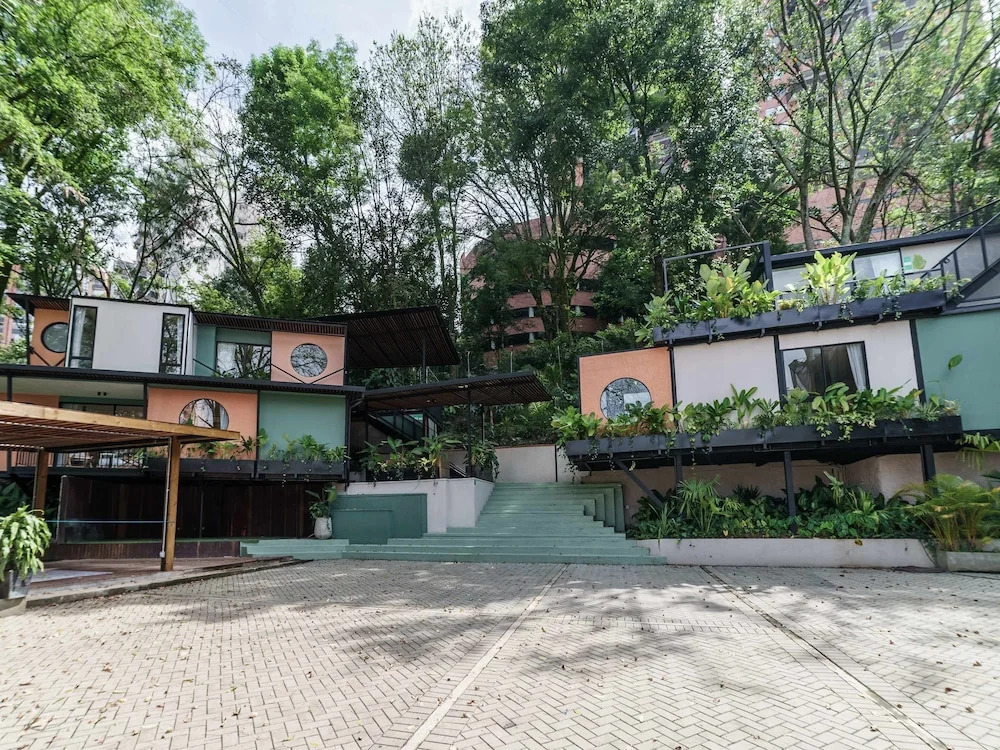 w Attractive 2BR w Balcony in Poblado