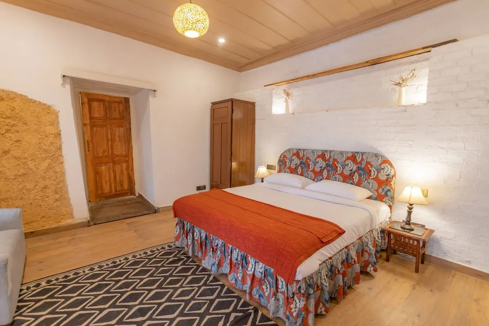 Seclude Shimla, Taraview