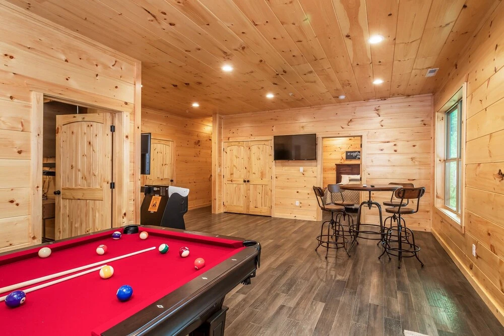 New Listing! Luxe Brand-new Mountain 5 Bedroom Home
