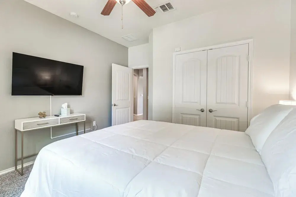 10 Mi to Dtwn Austin: Family Home w/ Communal Pool