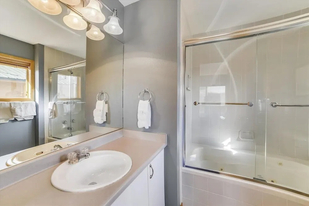 Lagoon 736d 2 Bedroom Townhouse by RedAwning