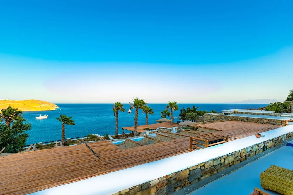 Villa "Kalli" with private pool - beachfront - Kalo Livadi
