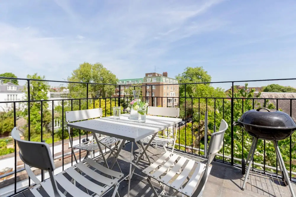 Kensington Apartment with terrace