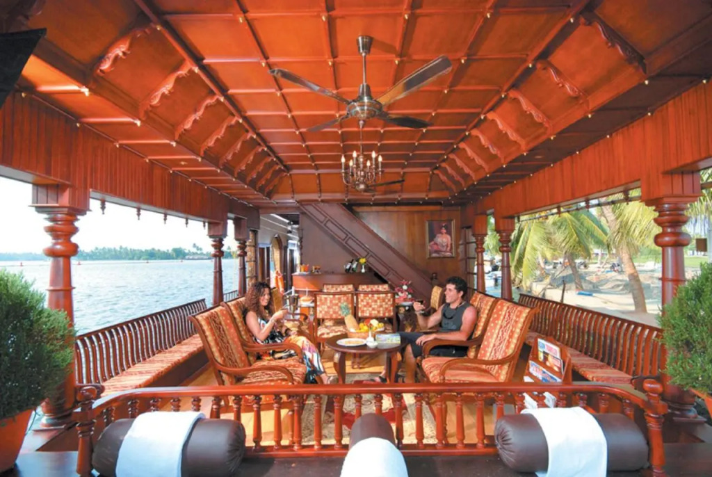 Sterling House boat Lake Palace Alleppey