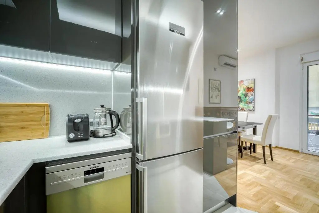 Stunning Central 170m2 3 Bedroom 3 Bathroom, Sleeps 10 Guests
